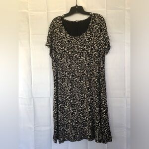 Old Navy Black and Cream Floral V-neck T-Shirt Dress - Size XL